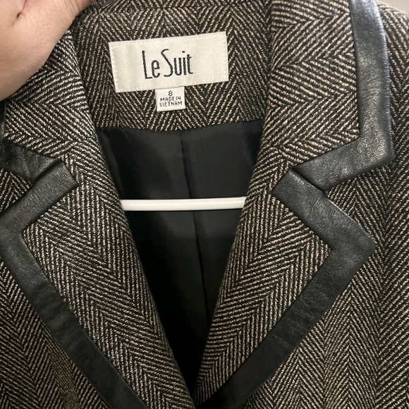 Le Suit Gray Herringbone Blazer - Picture 11 of 12